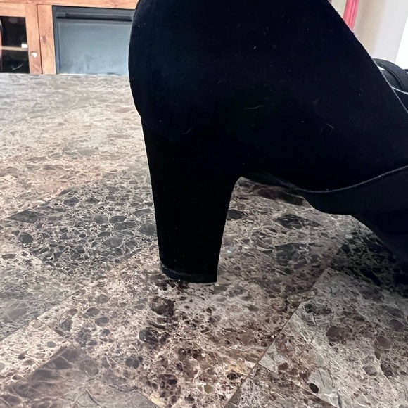 Journee Elegant Black Women's Heels - Picture 4 of 4